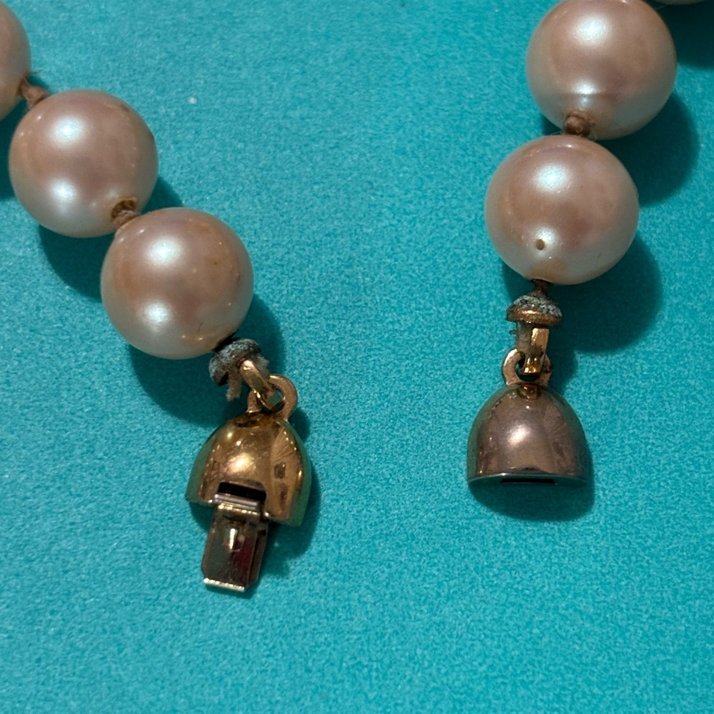 Signed Monet Cream Faux Pearl knotted Necklace.Timeless & Elegant - Picture 11 of 16